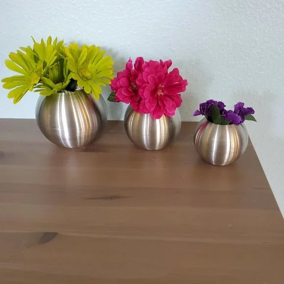 Stainless steel Rustproof Orb Planters, Indoor/outdoor 3 1/2", 4", 5" - Picture 3 of 4